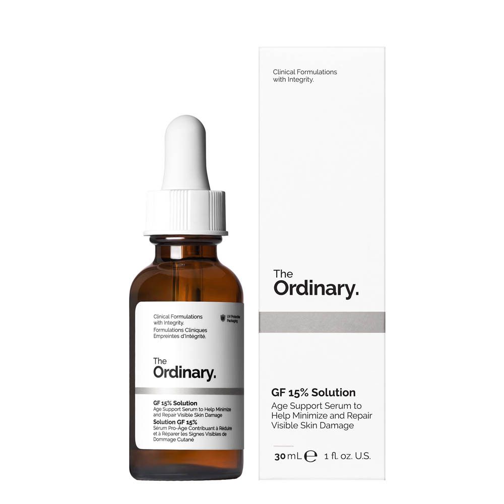 Flacon brun avec compte-gouttes blanc et emballage. Marque : The Ordinary. Sérum GF 15% Solution.