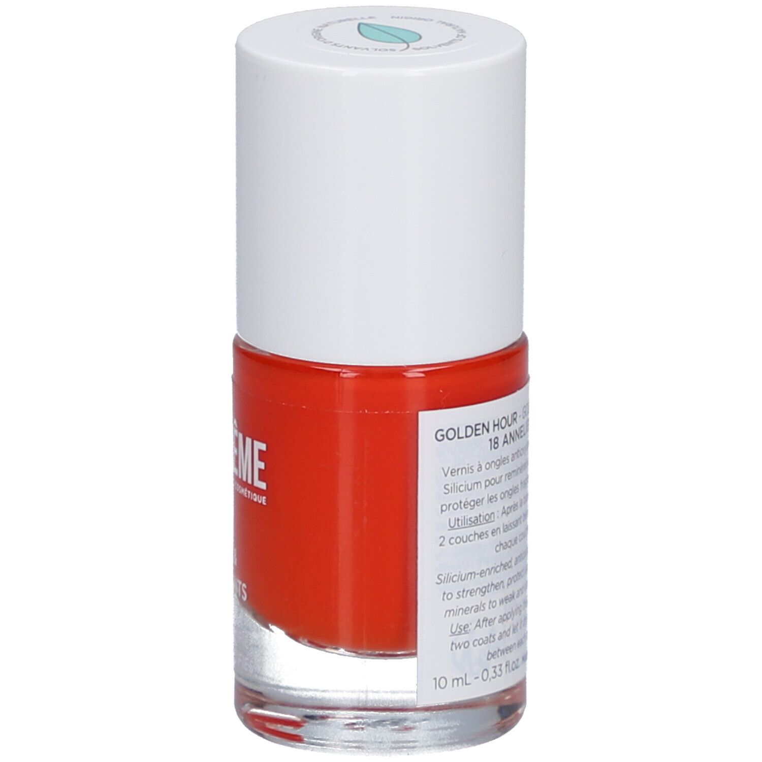 Nagellackflasche, rot, weißer Deckel. Aufschrift: MÊME, GOLDEN HOUR 18 ANNELIESE. Produktinformationen auf Etikett.