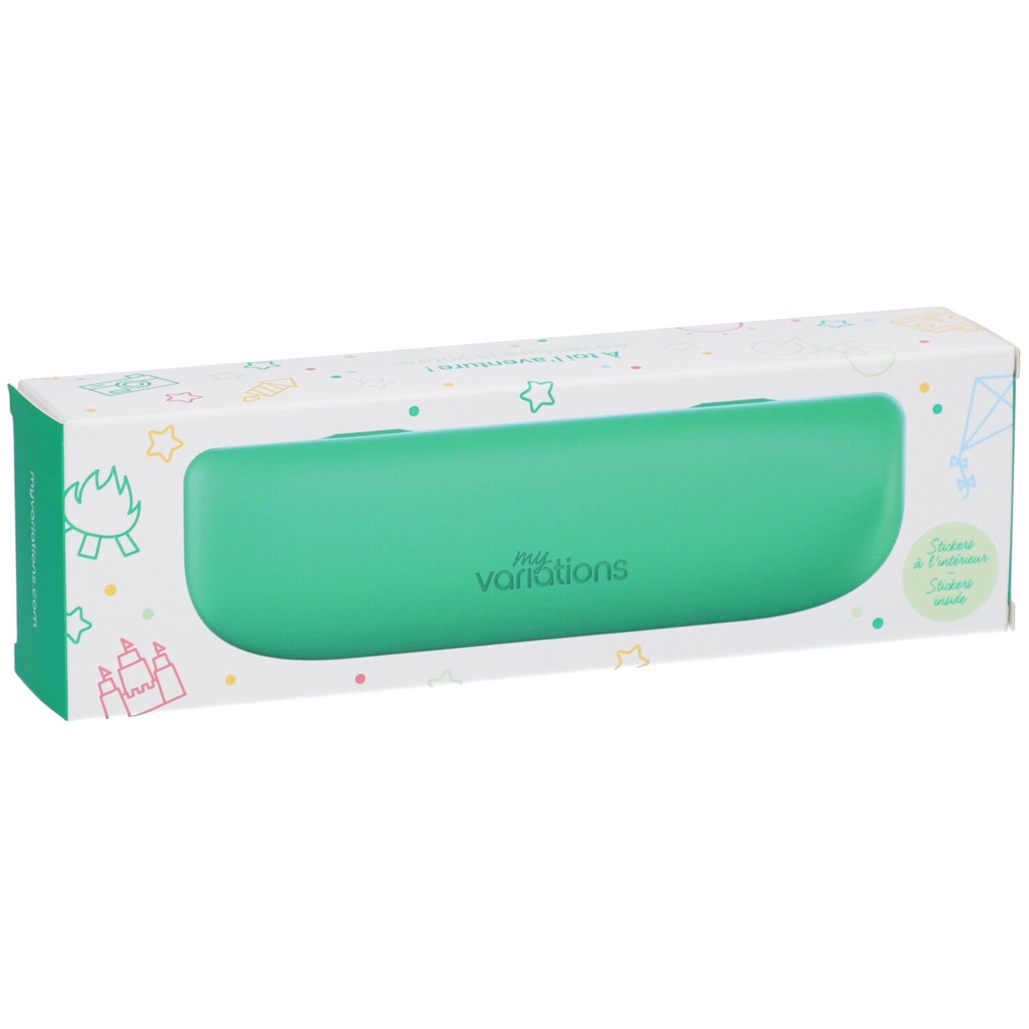 Étui de transport vert pour brosse à dents enfant, en emballage. Marque : myvariations. Emballage vert et blanc avec illustrations.