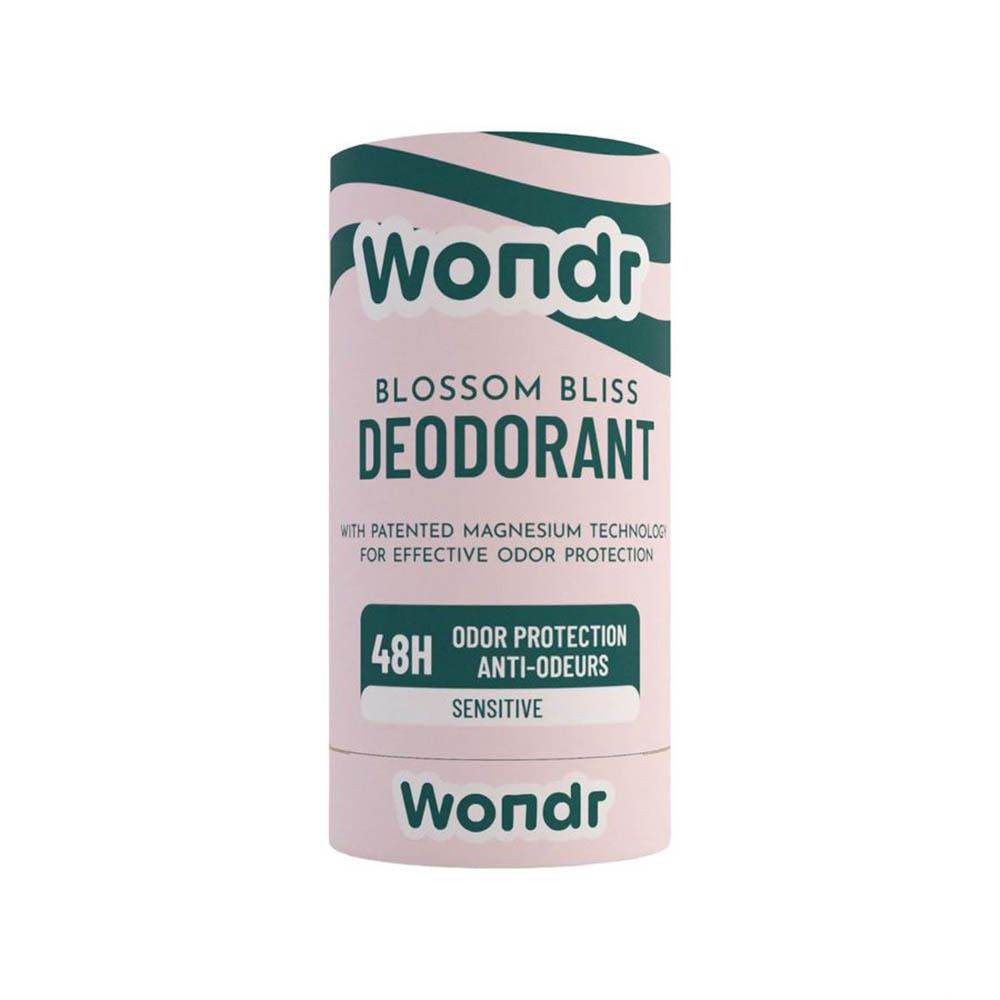 Emballage cylindrique rose et vert. Inscription "Wondr Blossom Bliss Deodorant". Protection 48H contre les odeurs. "Sensitive".