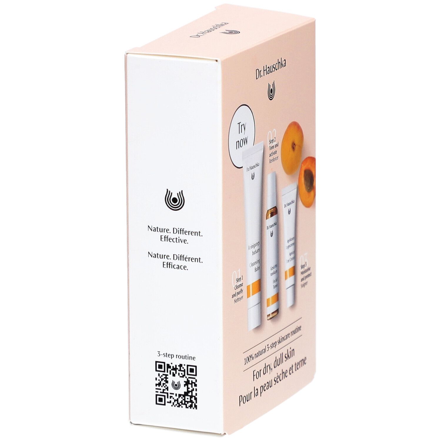 Seitenansicht der Geschenkbox mit Logo und QR-Code. Aufdruck: Dr. Hauschka, 3-Schritte-Routine für trockene Haut.