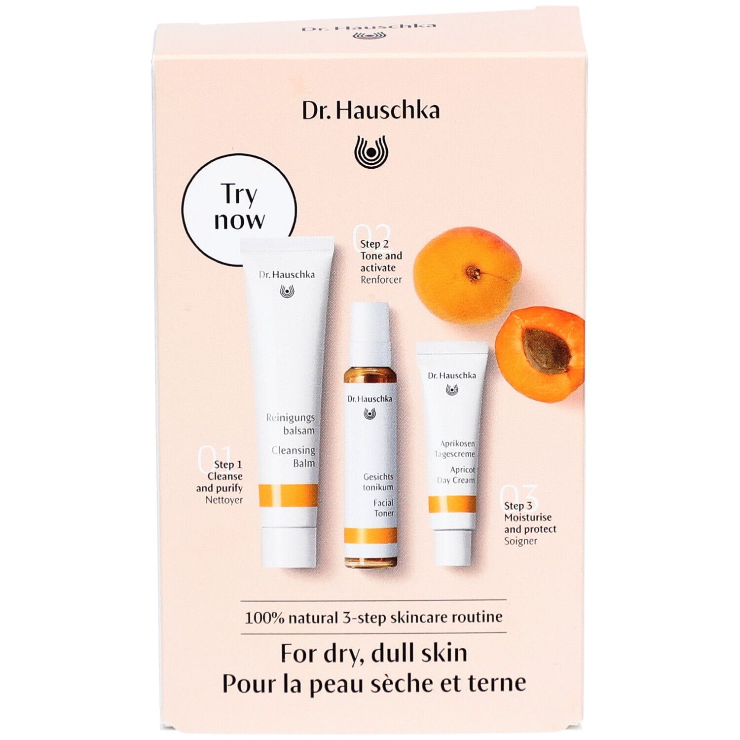 Geschenkset mit drei Hautpflegeprodukten und Aprikosen. Aufdruck: Dr. Hauschka, 3-Schritte-Routine für trockene Haut.
