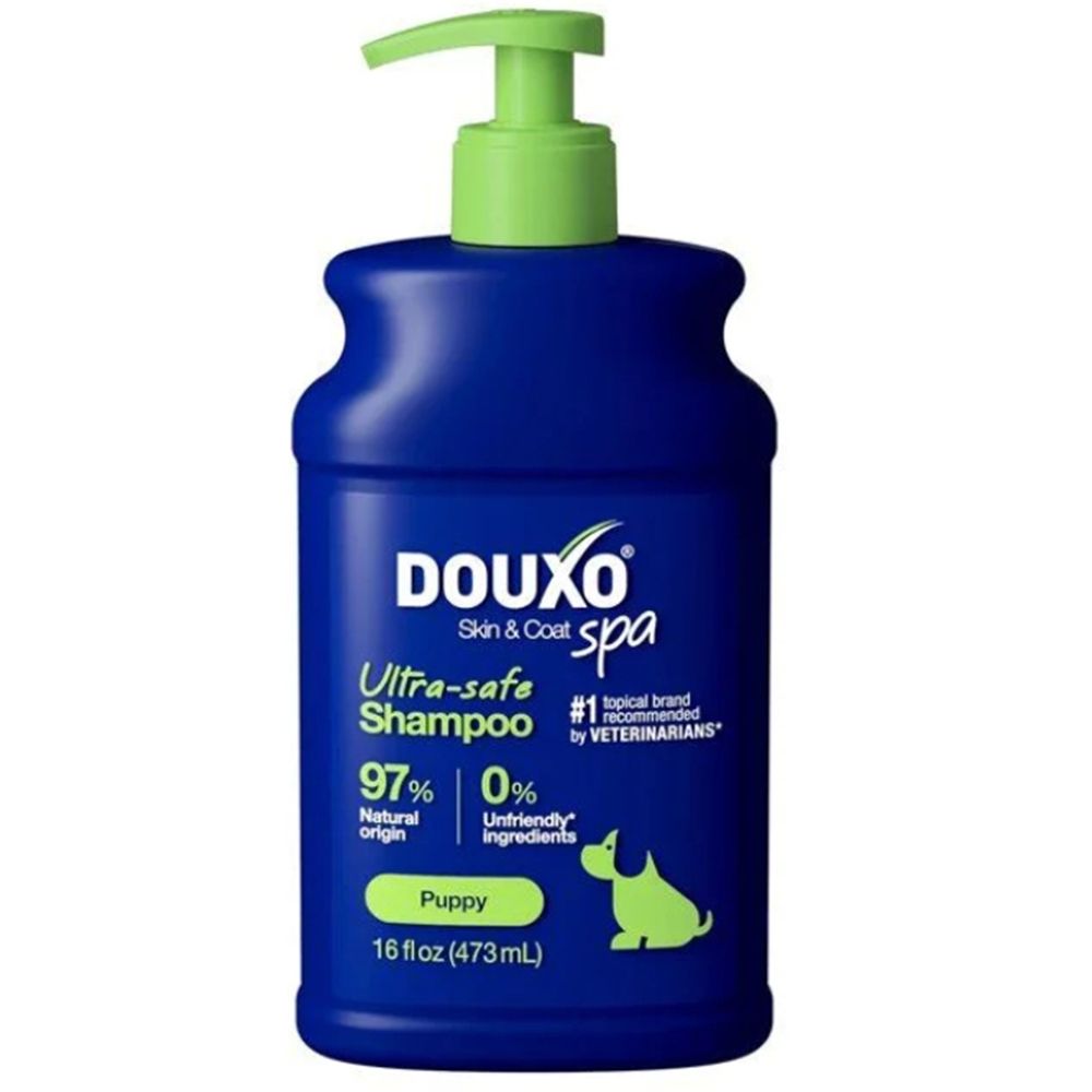 Douxo Spa Welpen-Shampoo in blauer Flasche mit Pumpspender.