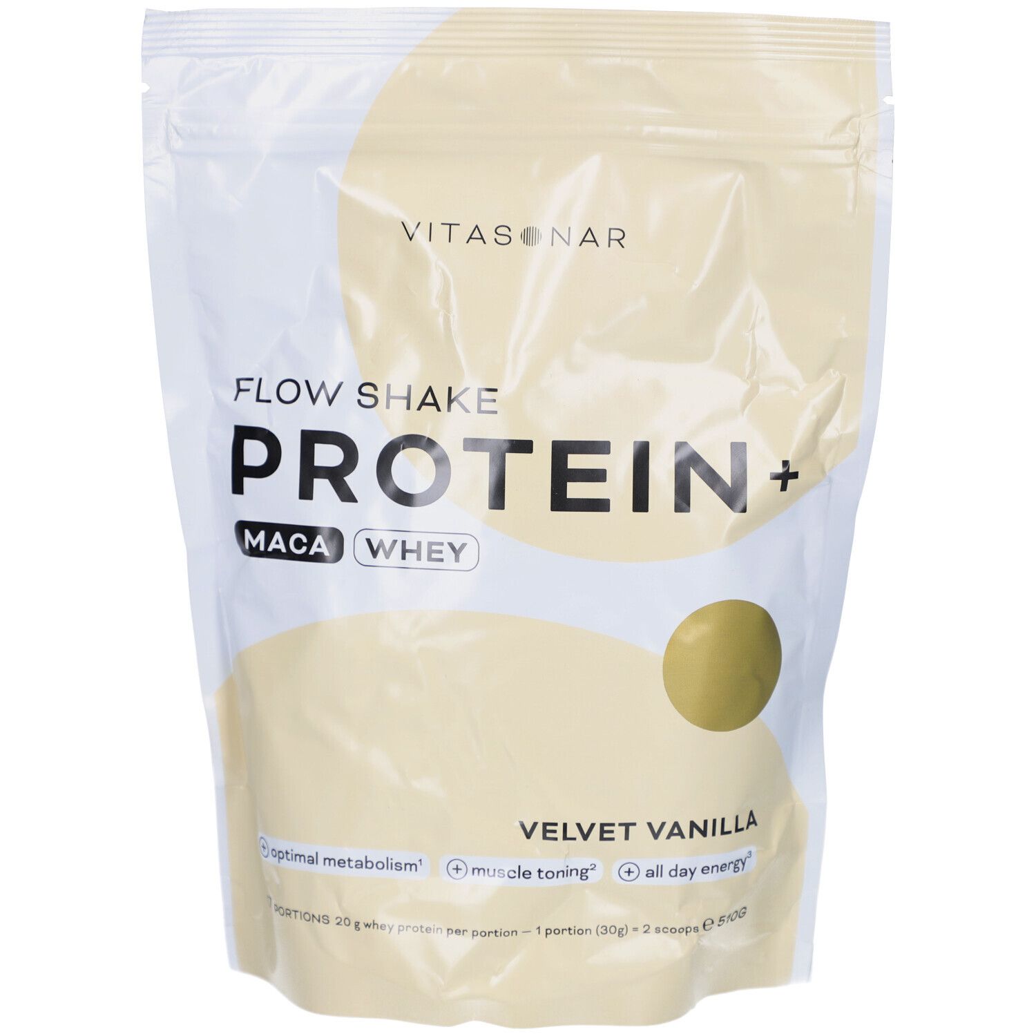 Beutel mit Vitasonar Flow Shake Protein+. Aufschrift: Maca Whey, Velvet Vanilla. Gelber Kreis. Text: optimaler Stoffwechsel, Muskeltonus, Energie.