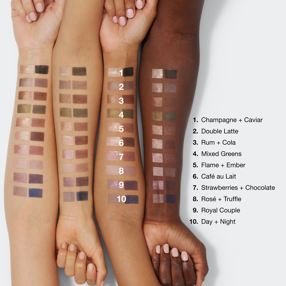 Arme mit verschiedenen Clinique High Impact Shadow Play-Farben. 10 Farbtöne auf drei Armen. Farbnamen sind angegeben.