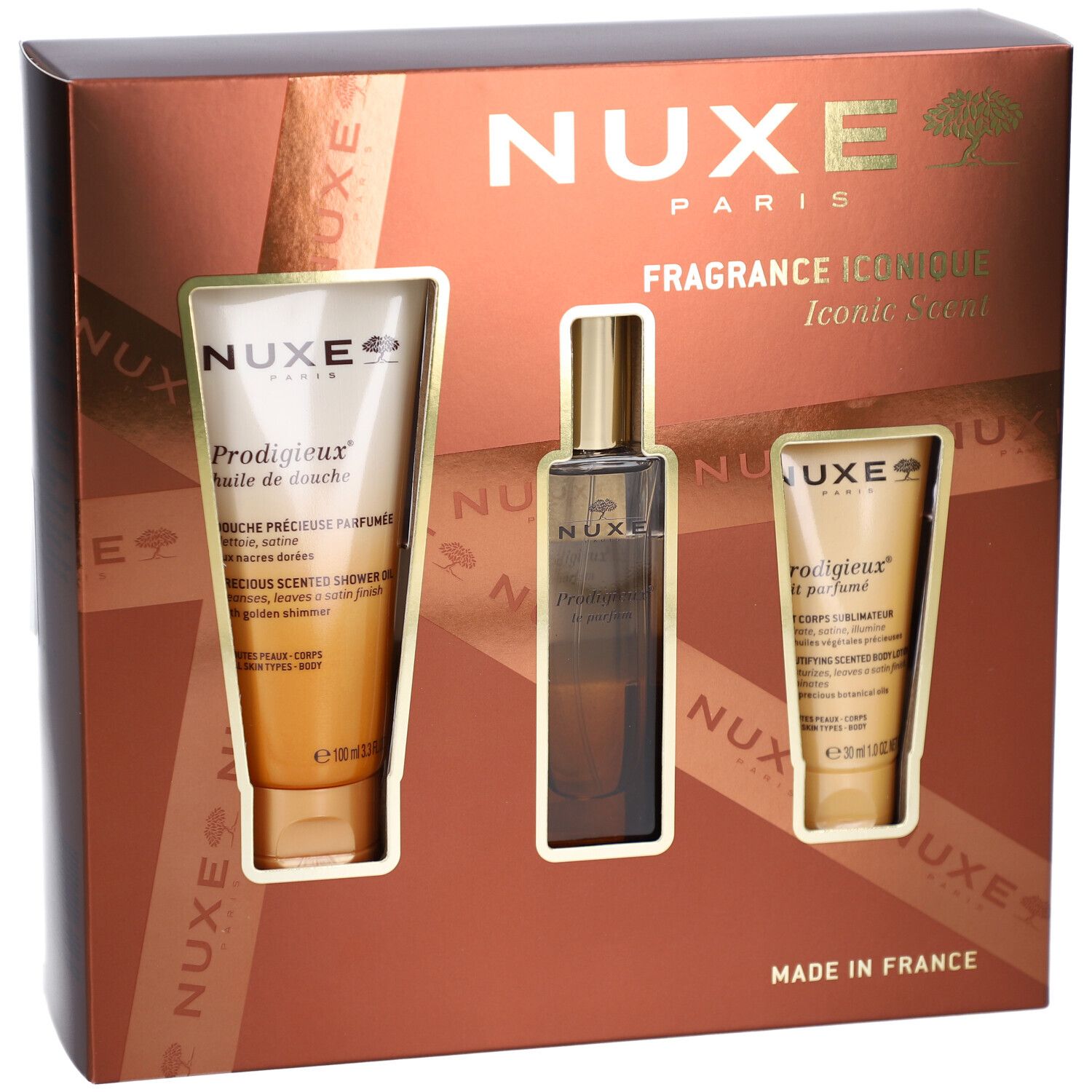 Coffret cadeau avec trois produits. Comprend un gel douche, un parfum et une lotion pour le corps. Emballage en boîte marron avec des accents dorés.