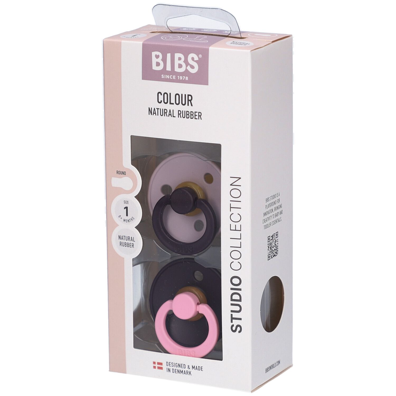 Verpackung mit zwei Schnullern. BIBS-Logo, Schriftzug „COLOUR NATURAL RUBBER“. Lilac/Plum, Größe 1, 0-6 Monate.
