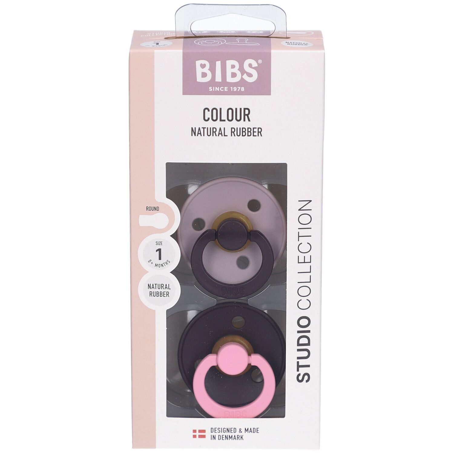 Verpackung mit zwei Schnullern. BIBS-Logo, Schriftzug „COLOUR NATURAL RUBBER“. Lilac/Plum, Größe 1, 0-6 Monate.