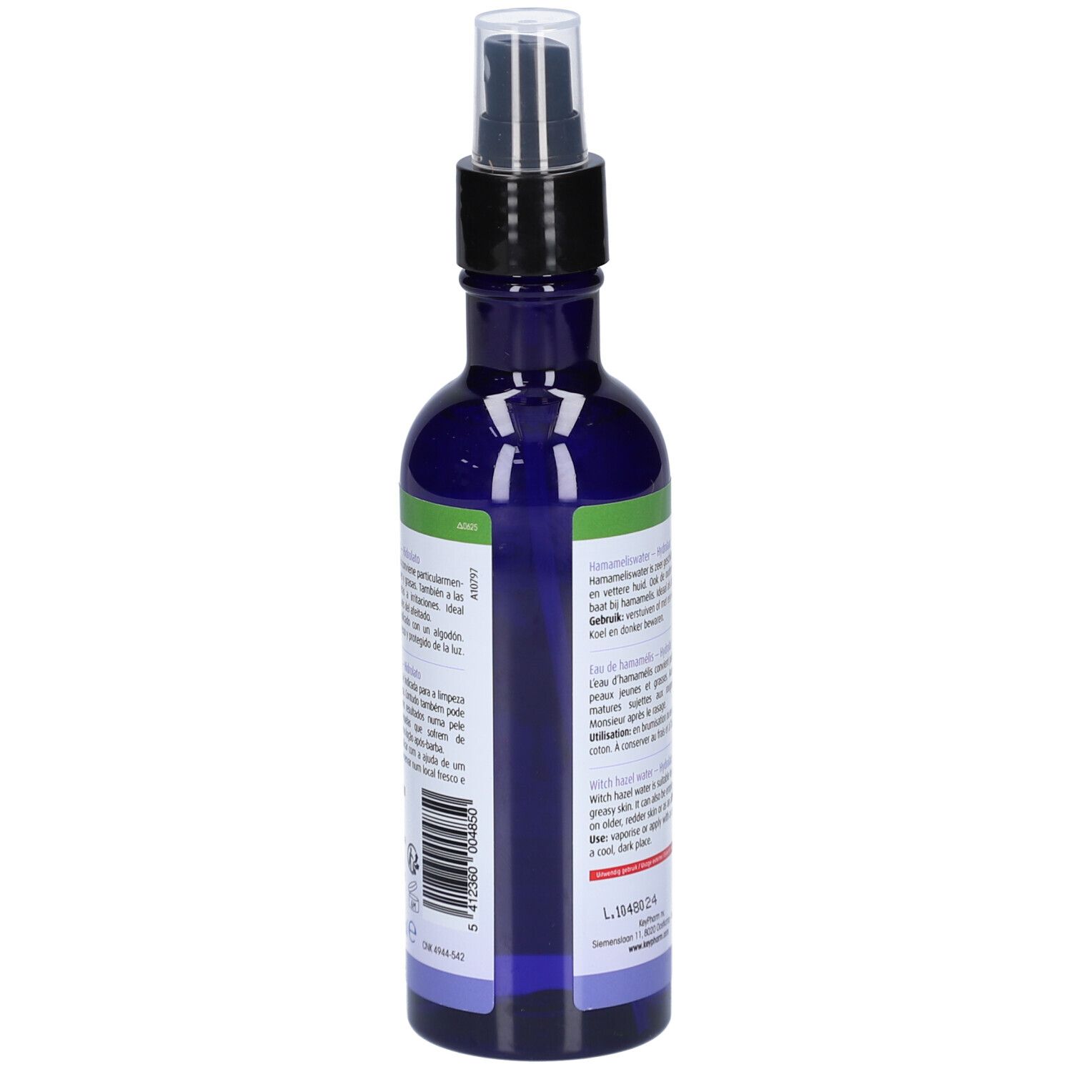Rückseite des blauen Glasfläschchens. Text und Barcode. Aufschrift: Hamameliswater. Mit Herstellerinformationen.