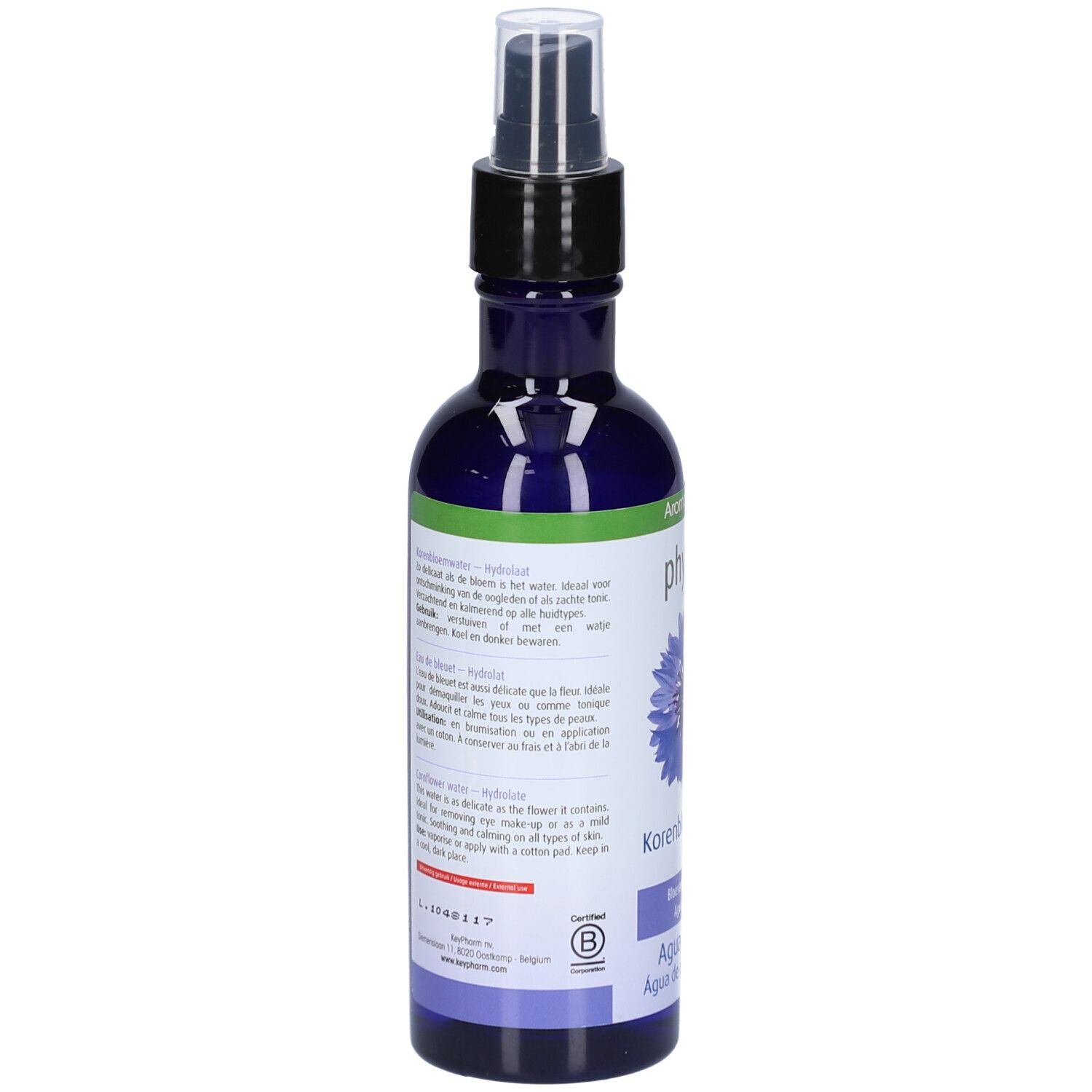 Rückseite der Flasche. Text in mehreren Sprachen. Aufschrift: Kornblumenwasser, Eau de bleuet, Agua de aciano. Mit Bio-Zertifizierung.