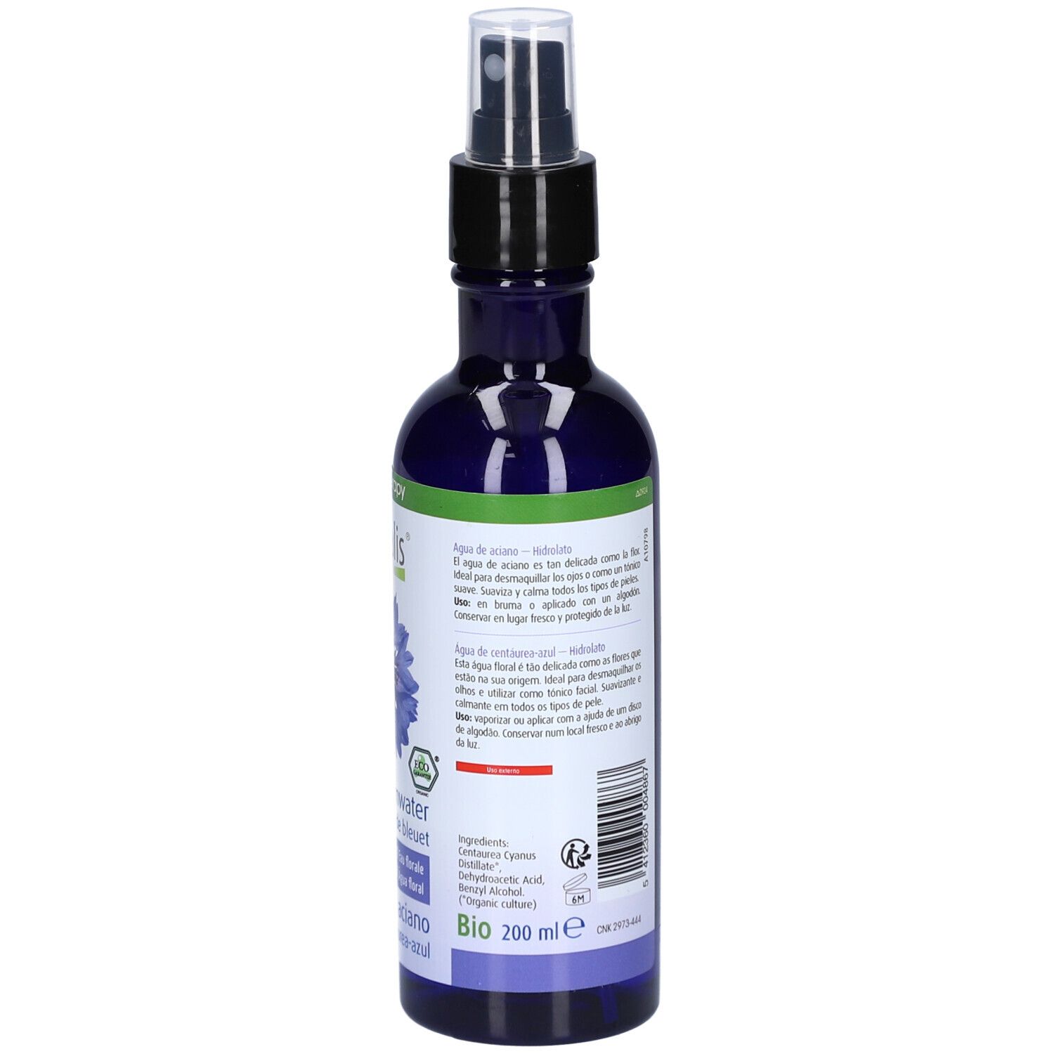 Rückseite der Flasche. Text in mehreren Sprachen. Aufschrift: Kornblumenwasser, Eau de bleuet, Agua de aciano. Mit Bio-Zertifizierung und Inhaltsangaben.