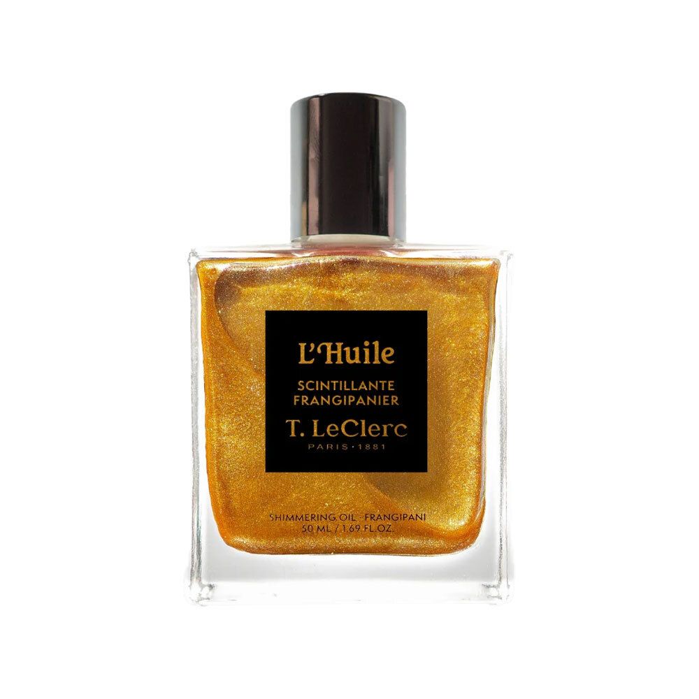 Flacon carré en verre avec bouchon noir. Étiquette noire avec texte: L'Huile Scintillante Frangipanier, T. LeClerc. Huile dorée.