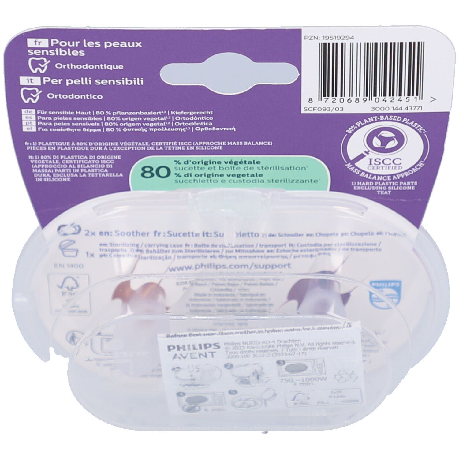 Rückseite der Verpackung mit Produktinformationen. Zwei Schnuller in der Verpackung sichtbar. Barcode und Zertifizierungen.