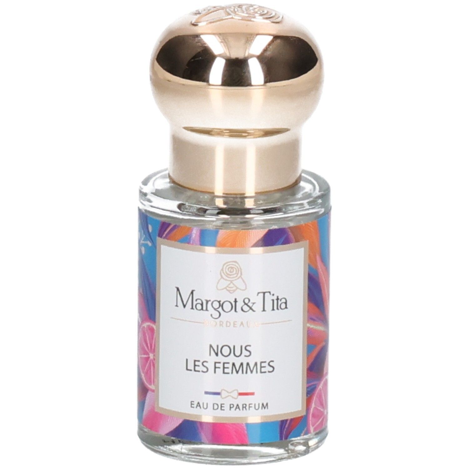 Parfümflasche mit goldenem Verschluss und buntem Etikett mit der Aufschrift 'Margot & Tita NOUS LES FEMMES EAU DE PARFUM'.