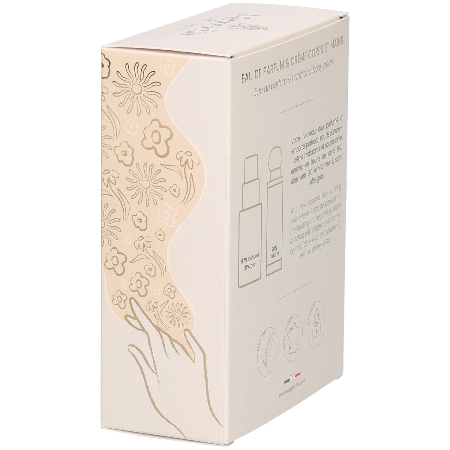 Geschenkbox, schräg von hinten. Text: Eau de Parfum & Crème Corps et Mains. Beige mit floralem Muster und Logos.