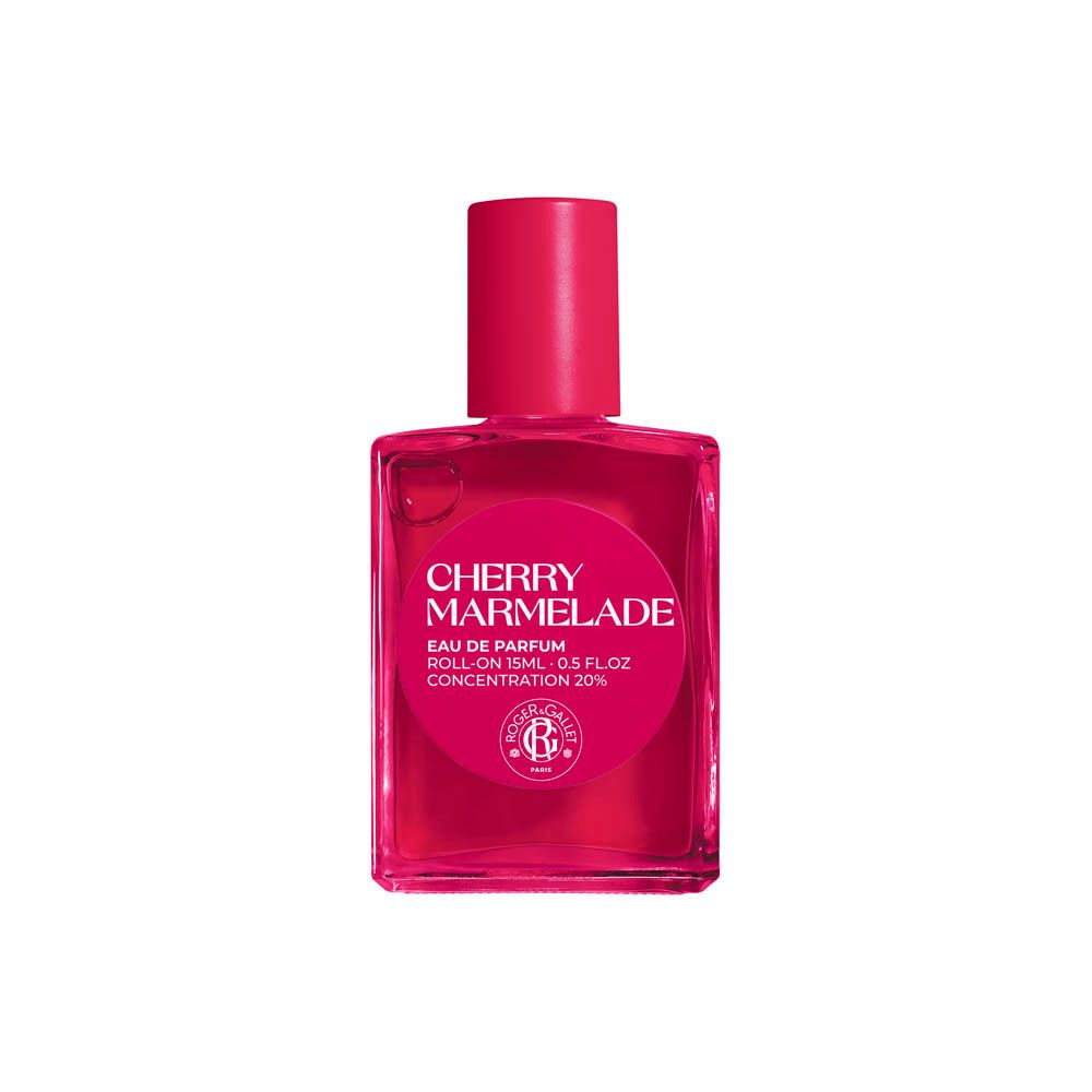 Flacon roll-on rouge. Inscription: Cherry Marmelade, Eau de Parfum, Roll-on. Marque Roger&Gallet.