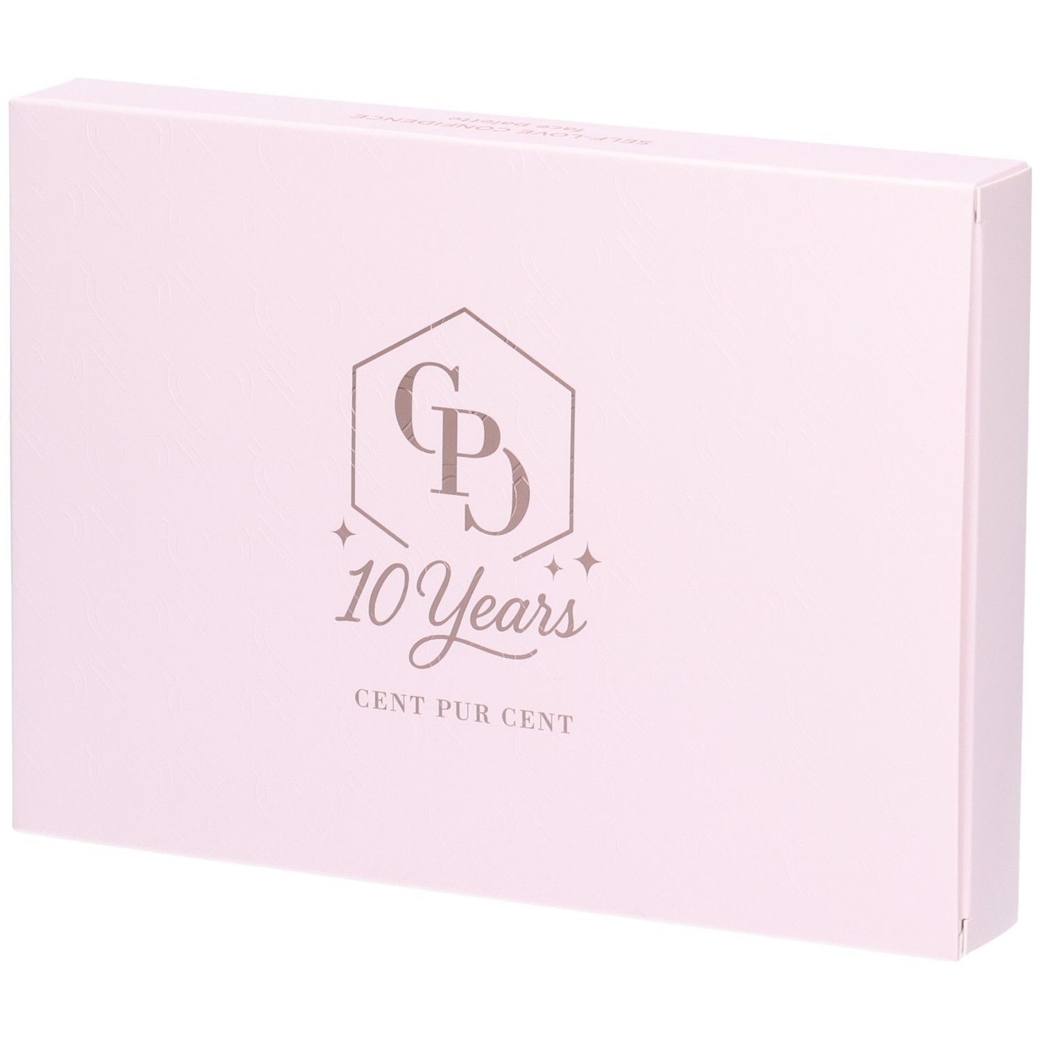 Rosa Verpackung mit Logo und Schriftzug. Logo: CP in einem Sechseck, darunter "10 Years" und "CENT PUR CENT".
