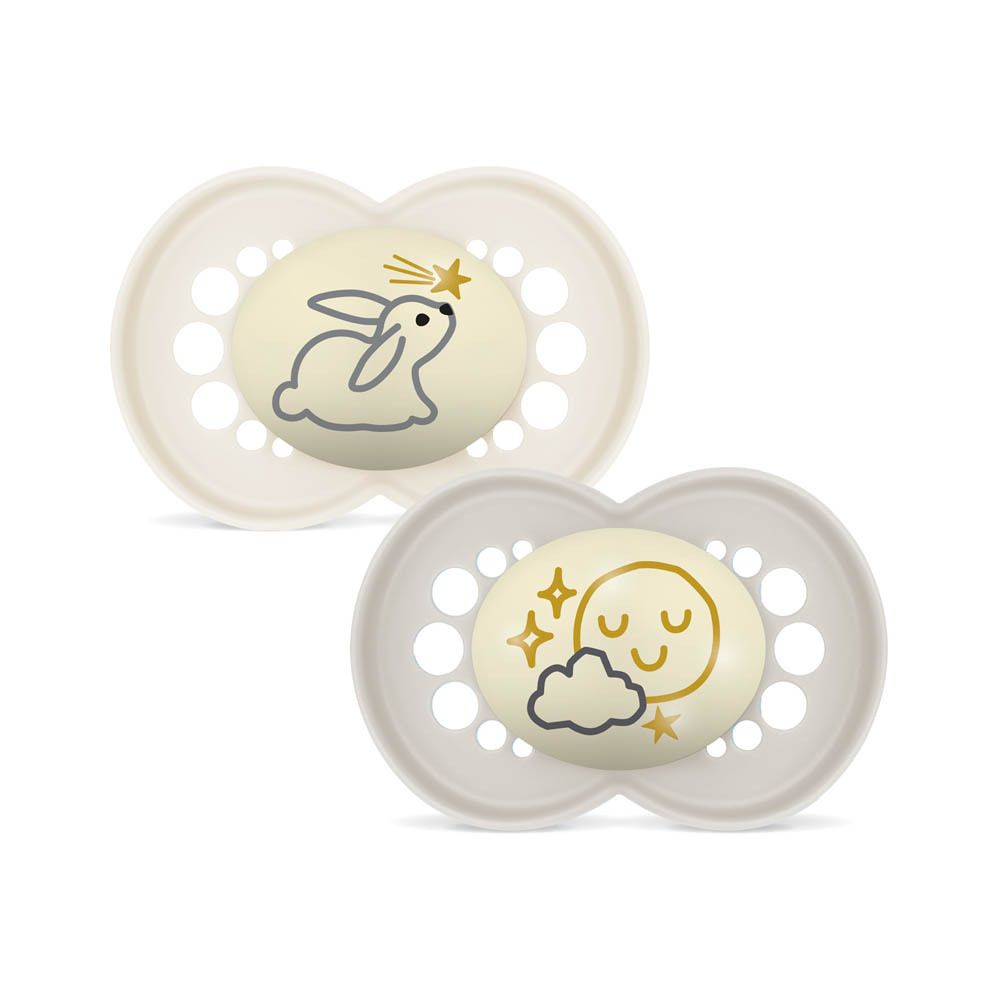 Zwei beige Schnuller mit Tiermotiv. Einer zeigt einen Hasen mit Stern.