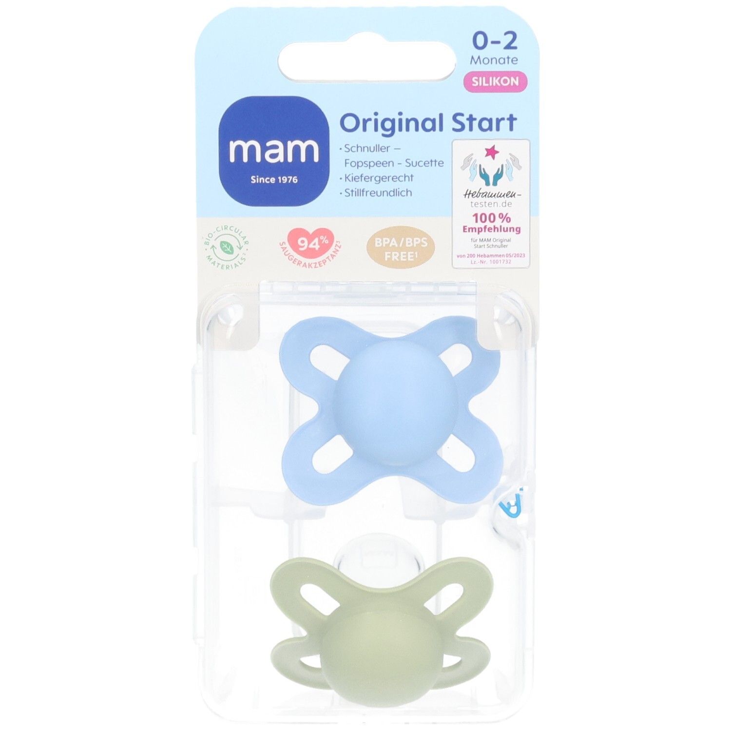 Zwei Schnuller in Blisterverpackung. Blauer und grüner Schnuller. Verpackung mit Produktnamen und Logo.