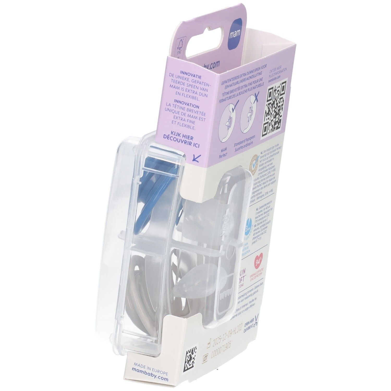 Verpackung mit zwei Schnullern. Blaue und graue Silikon-Schnuller in Plastikverpackung. Marke MAM, Perfect, 6-16 Monate.