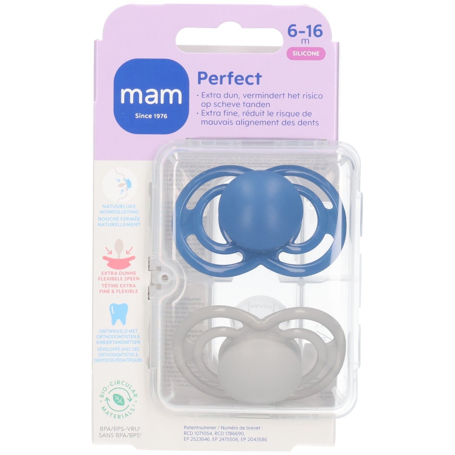 Verpackung mit zwei Schnullern. Blaue und graue Silikon-Schnuller in Plastikverpackung. Marke MAM, Perfect, 6-16 Monate.