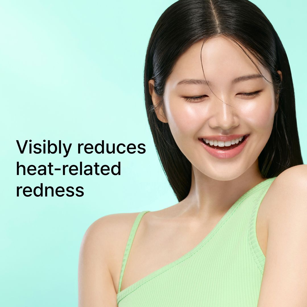 Junge Frau mit grüner Bluse. Text: Reduziert sichtbar hitzebedingte Rötungen.