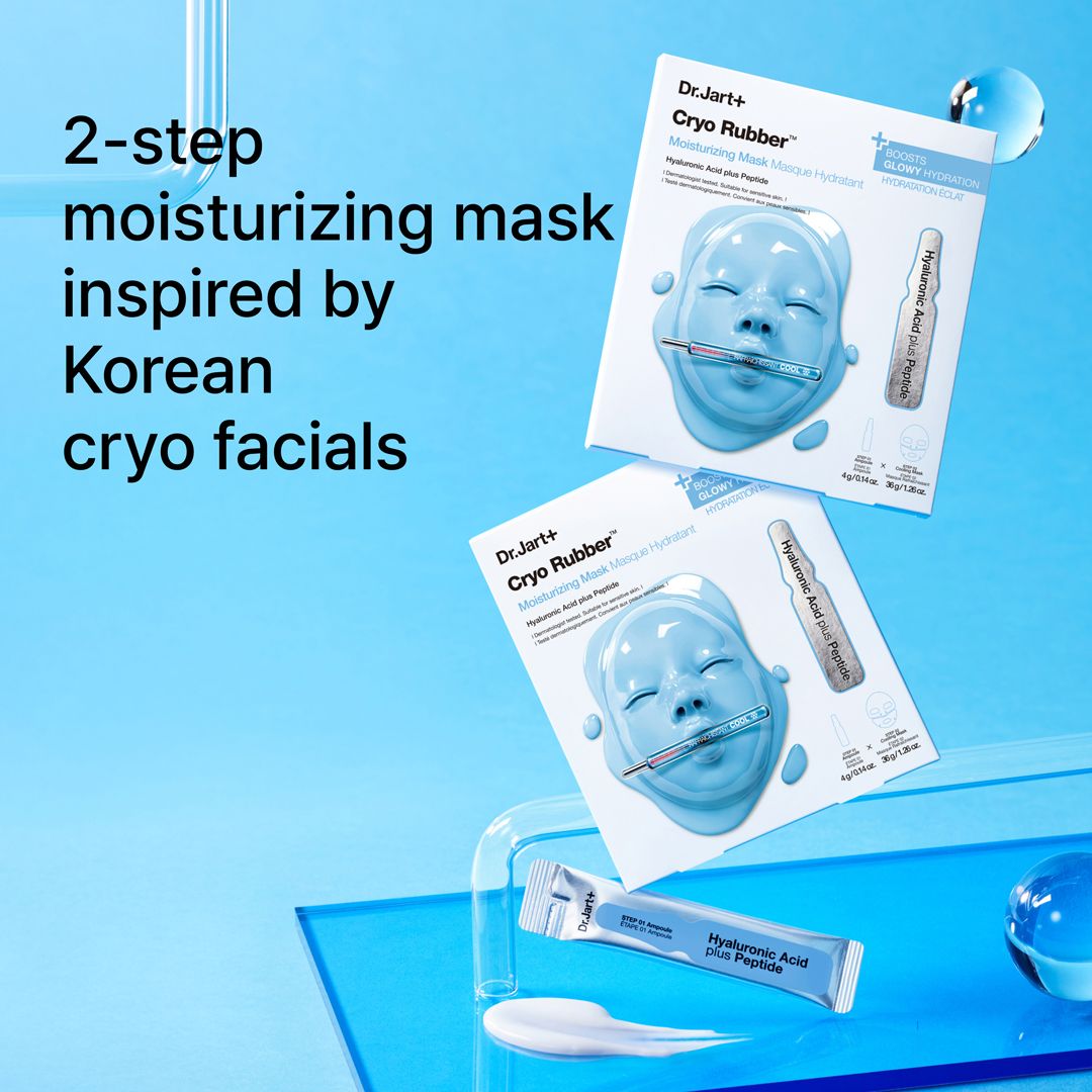Zwei Packungen Dr.Jart+ Cryo Rubber™ Moisturizing Mask. Eine Ampulle und eine Maske. Auf blauem Hintergrund.