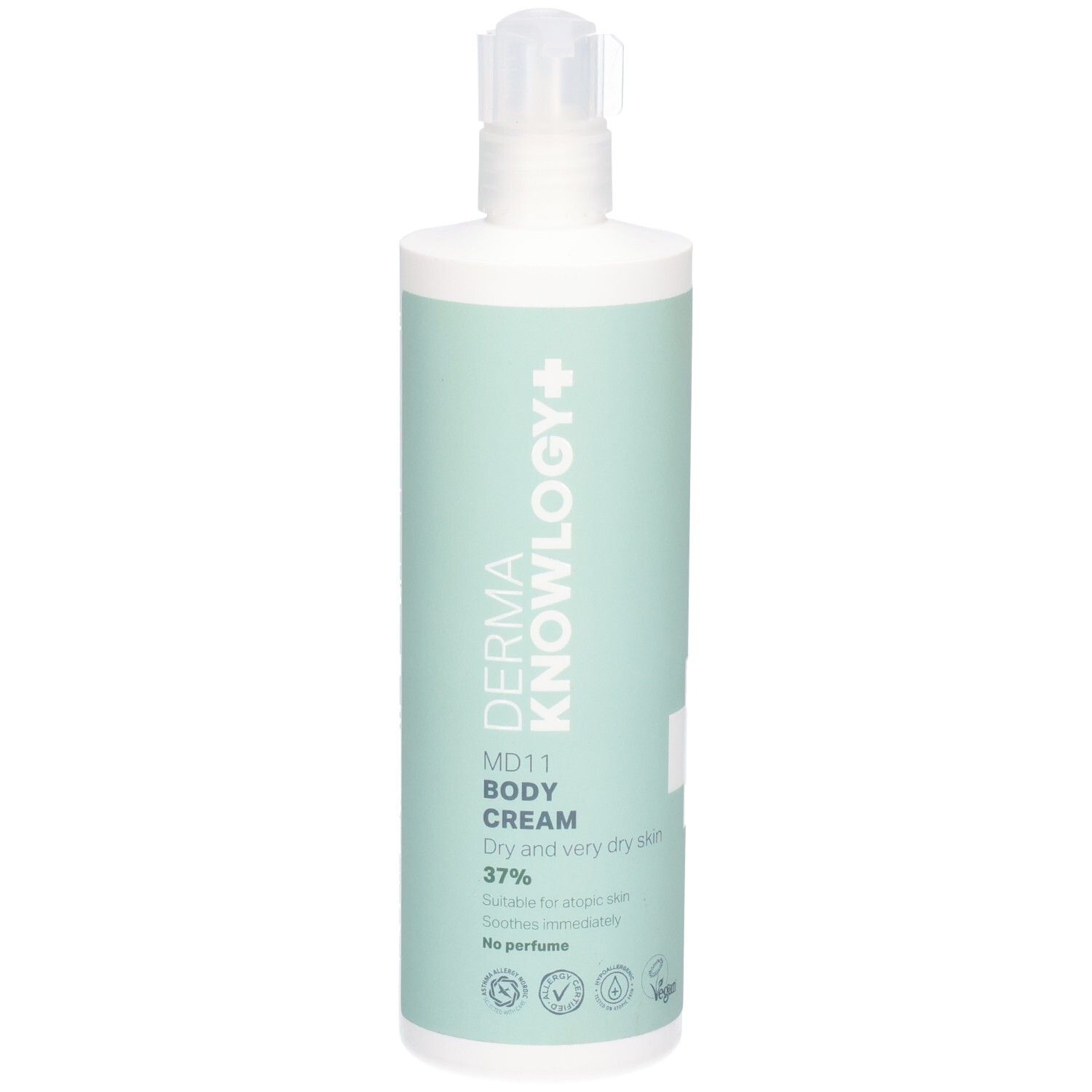 Weißer Spender mit grünem Etikett. Aufschrift: DERMA KNOWLOGY+, MD11 BODY CREAM, 37%. Für trockene Haut. Ohne Parfüm.