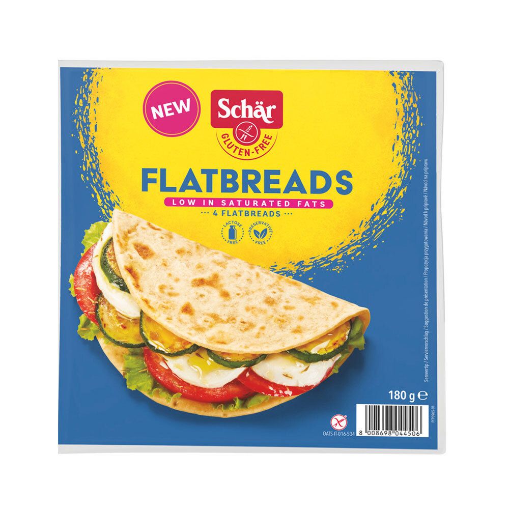 Paquet de flatbreads Schär. Sans gluten. Flatbread garni visible. Emballage bleu et jaune.