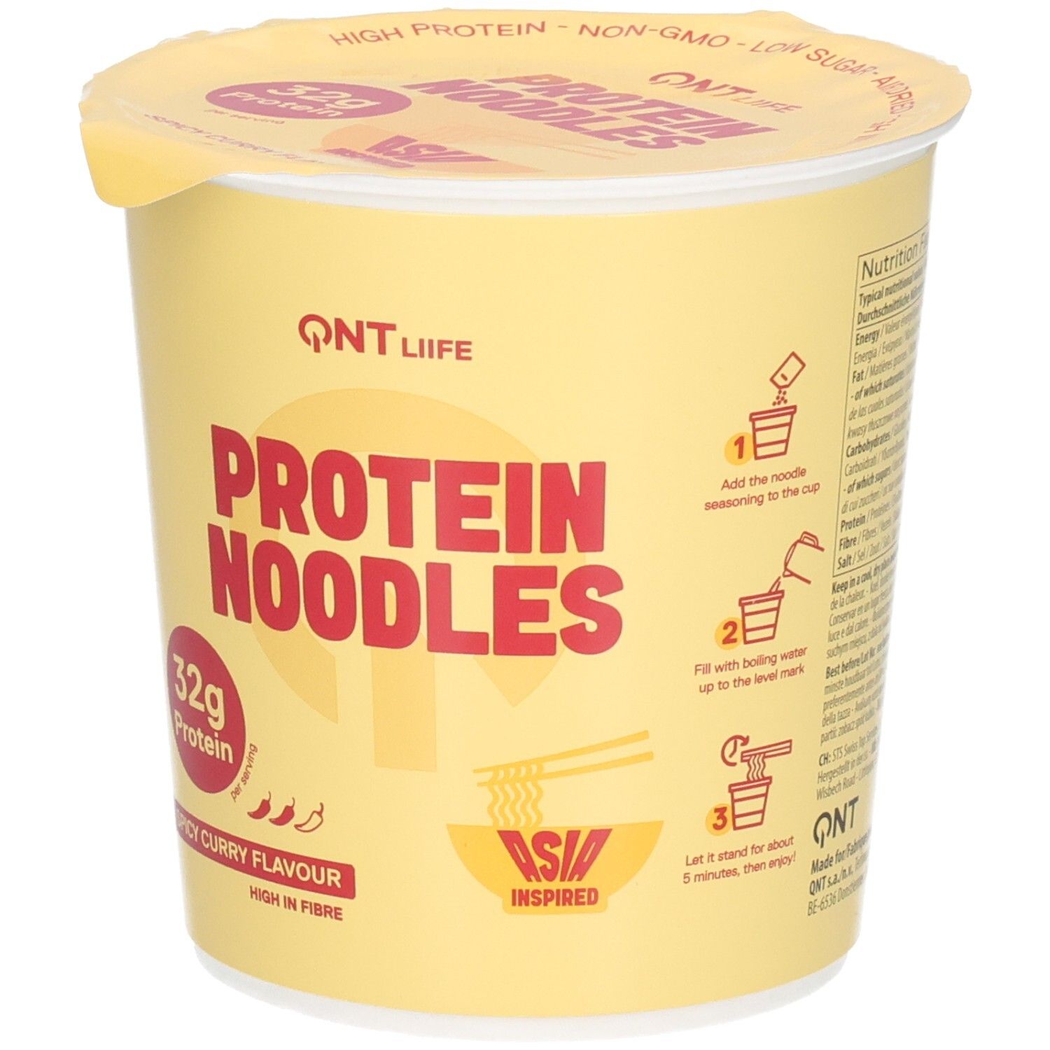 QNT Protein Noodles, Spicy Curry Geschmack, mit Zubereitungshinweisen: Wasser hinzufügen, umrühren, ziehen lassen.