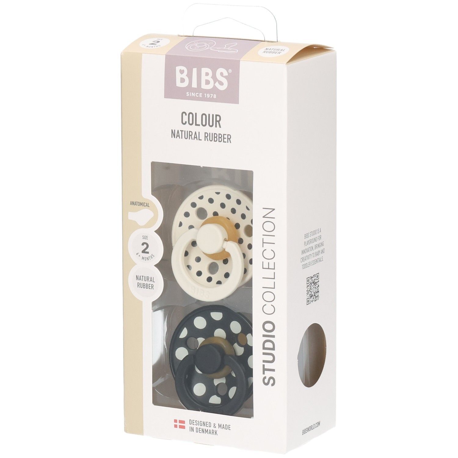 Verpackung mit zwei Schnullern. Marke BIBS, Modell Colour, Natural Rubber. Polka-Dot-Design. Sichtfenster.