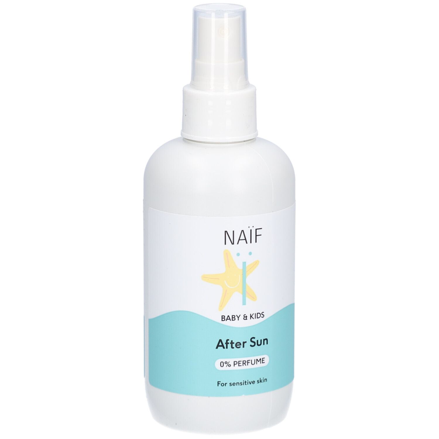 Weiße Sprühflasche mit blauem Etikett. Aufschrift: NAÏF, After Sun, 0% Perfume. Für empfindliche Haut.