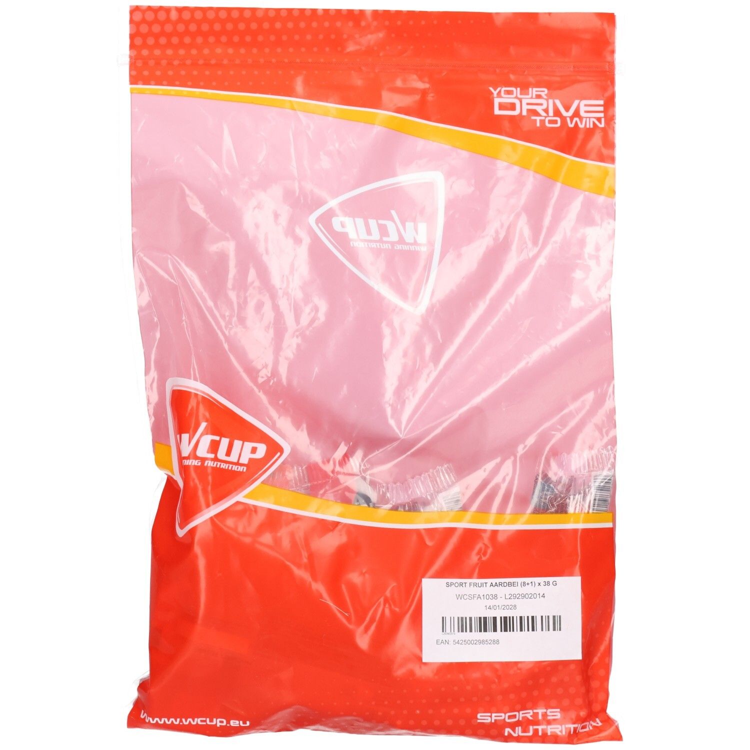 Verpackung mit WCUP Sport Fruits Erdbeer-Riegeln. Rote und orangefarbene Tüte mit Logo und Produktinformationen.