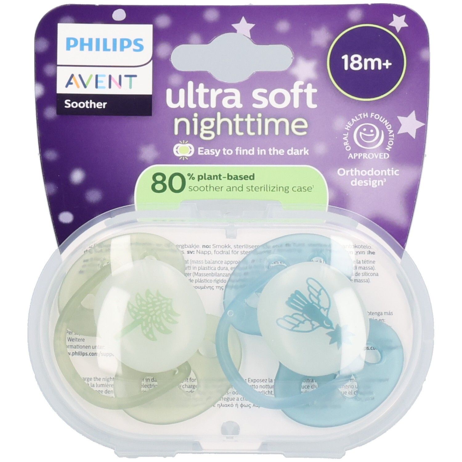 Zwei Schnuller in einer transparenten Hülle. Verpackung mit Produktnamen, Altersempfehlung und Zertifizierungen.
