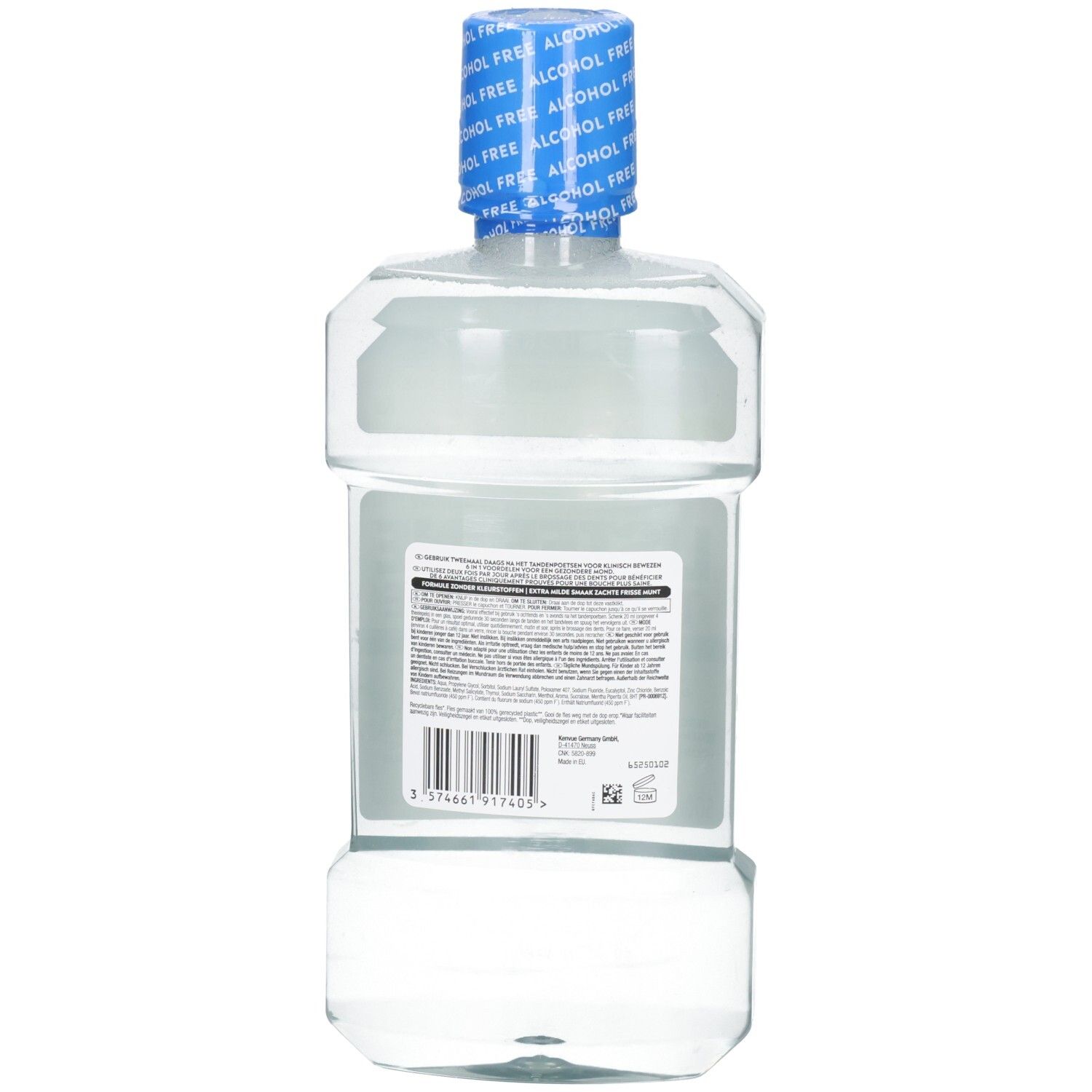 Klare Flüssigkeit in durchsichtiger Flasche mit blauem Deckelband, auf dem "ALCOHOL FREE" steht.