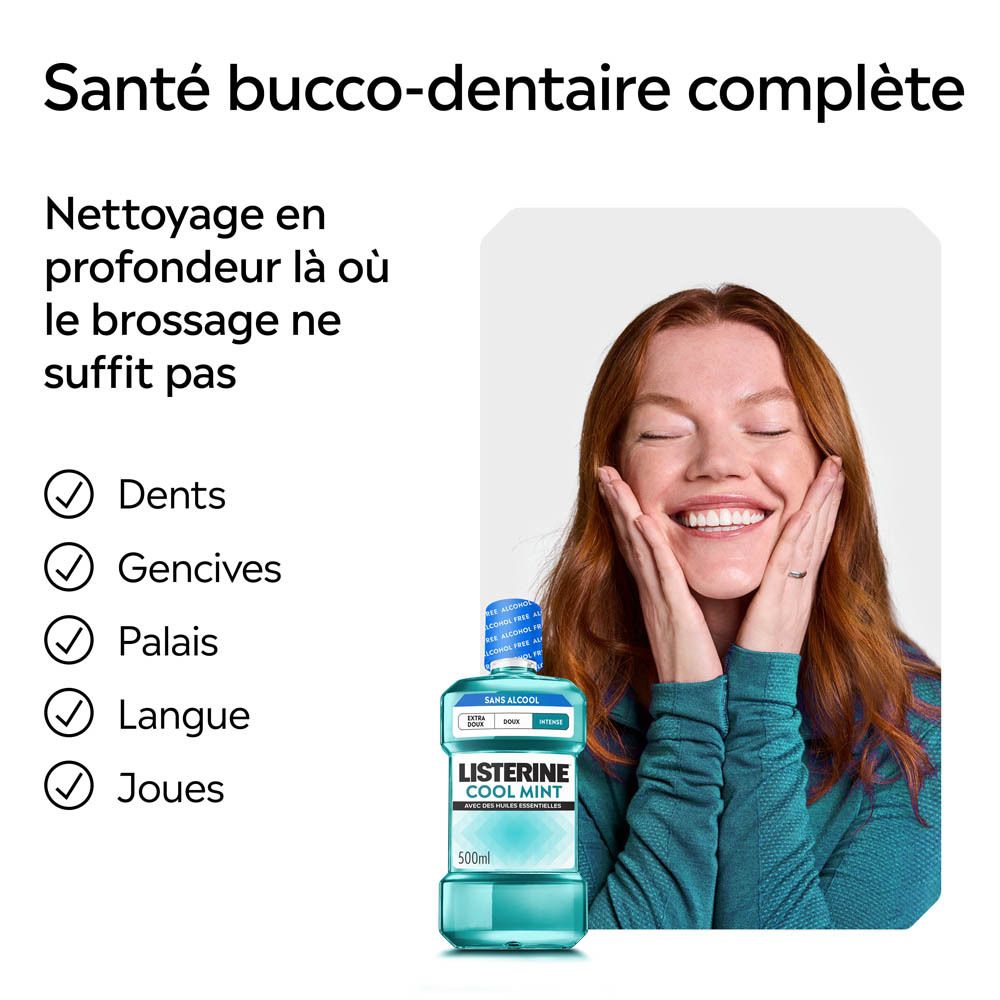 Listerine Cool Mint Mundwasserflasche, 500ml, neben einer lächelnden Frau.