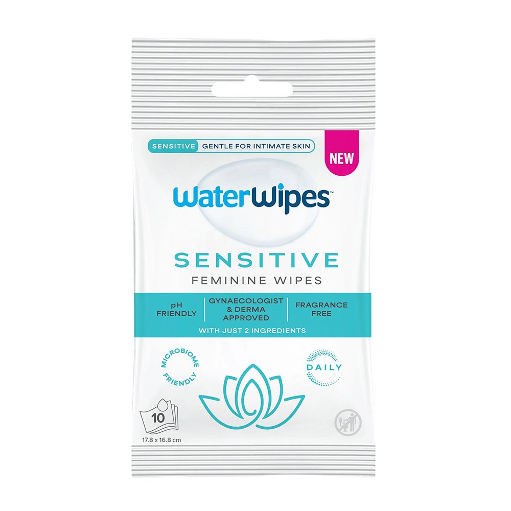 Petit emballage blanc avec texte bleu. Contient "WaterWipes Sensitive Feminine Wipes". Texte : "10 wipes", "Do not flush".