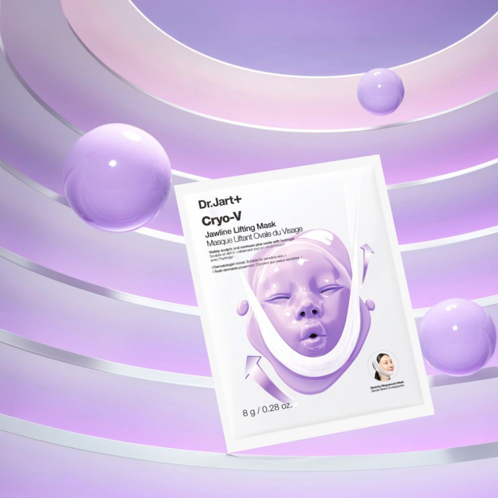 Emballage du masque lifting Dr. Jart+ Cryo-V pour la mâchoire sur fond abstrait violet avec des sphères.