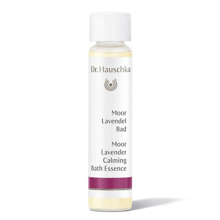 Kleine, zylindrische Flasche mit weißem Deckel. Beschriftung: Dr. Hauschka, Moor Lavendel Bad, Moor Lavender Calming Bath Essence.