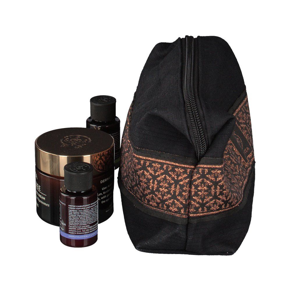 Schwarze Kosmetiktasche mit braunem Muster, teilweise geöffnet. Produkte: Creme, Lotion, Reinigungschaum. Markenname: APIVITA.