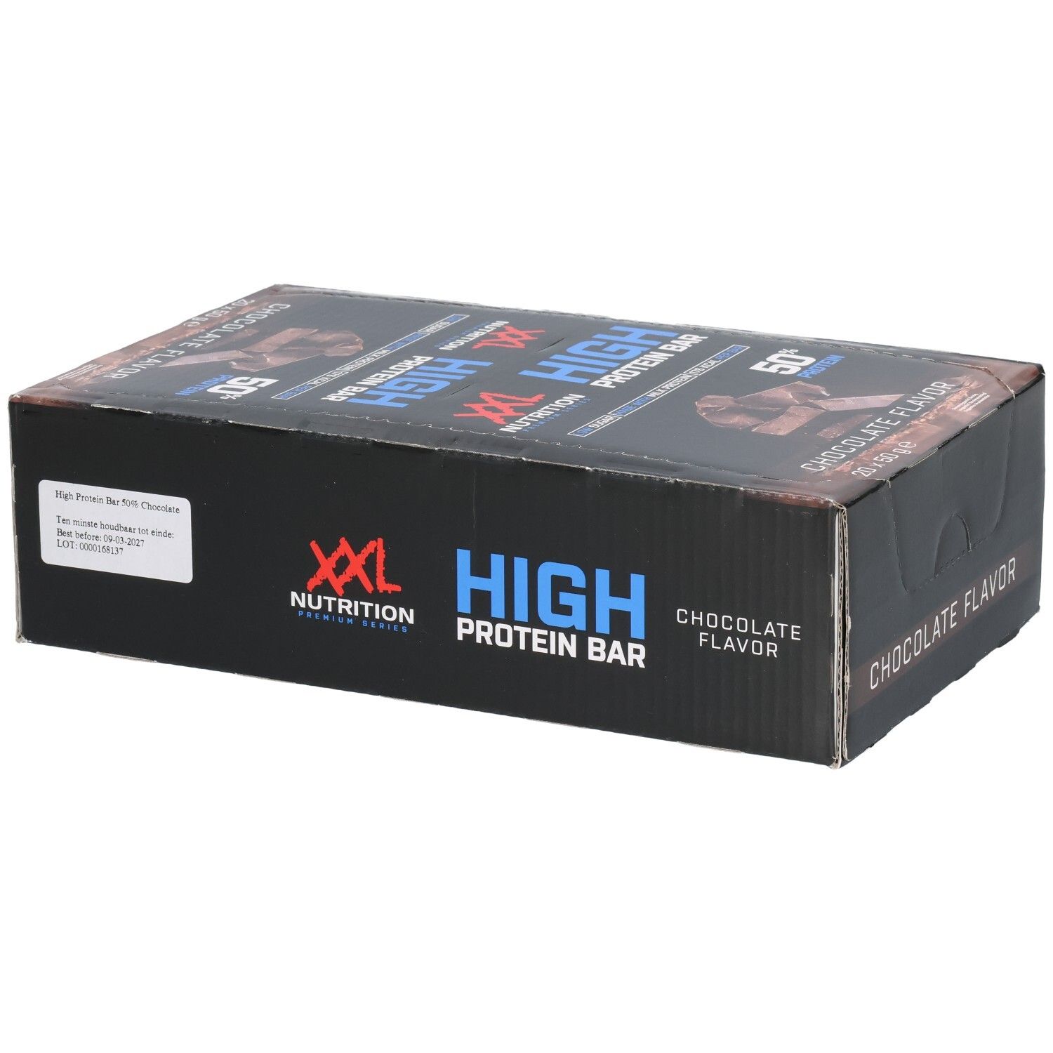 Schwarze Verpackung mit XXL Nutrition High Protein Bar. Aufschrift: Chocolate Flavor, High Protein Bar, 50% Protein.