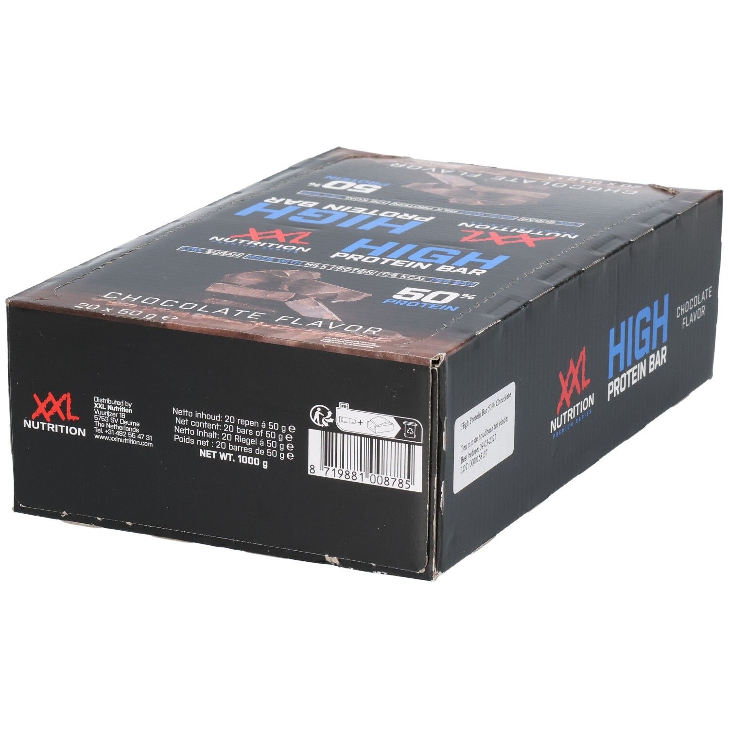 Schwarze Verpackung mit XXL Nutrition High Protein Bar. Aufschrift: Chocolate Flavor, High Protein Bar, 50% Protein.