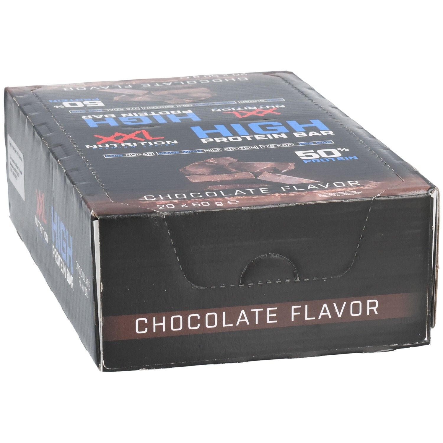 Schwarze Verpackung mit XXL Nutrition High Protein Bar. Aufschrift: Chocolate Flavor, High Protein Bar, 50% Protein.