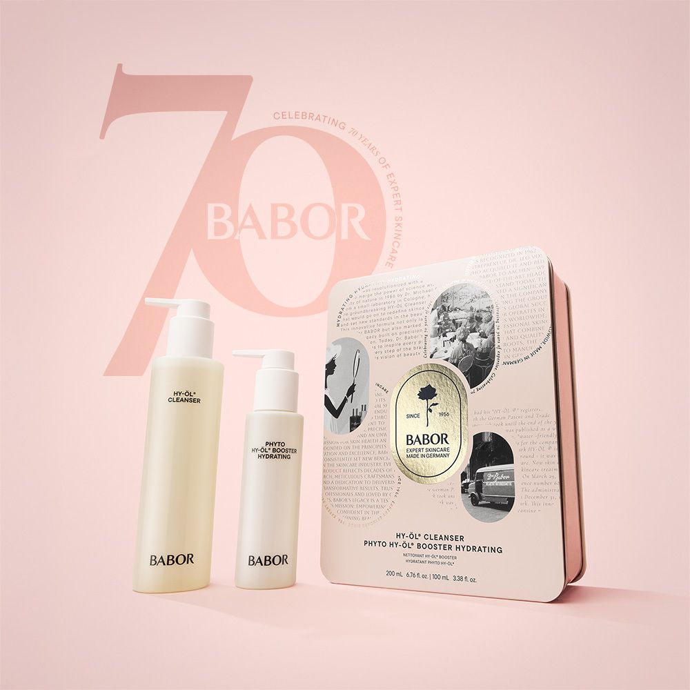 Coffret cadeau avec emballage et deux flacons. Emballage avec texte et logo : Babor, rose. Flacons avec pompe.
