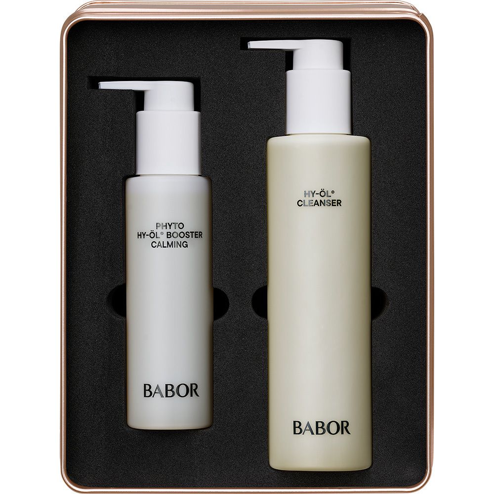 Deux flacons avec pompe dans un emballage. Inscription : Phyto HY-ÖL Booster Calming, HY-ÖL Cleanser. Marque : Babor.