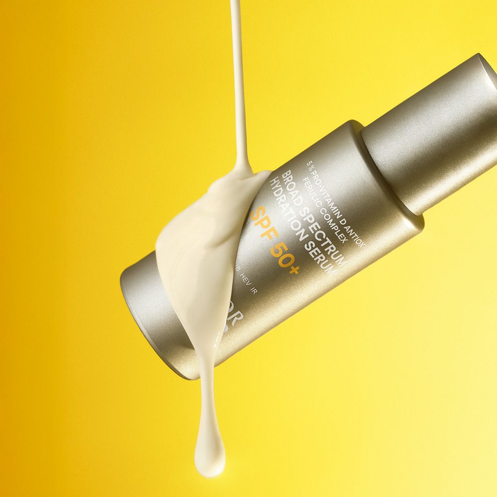 Crème coulant du flacon. Texte: SPF 50+, Doctor Babor.