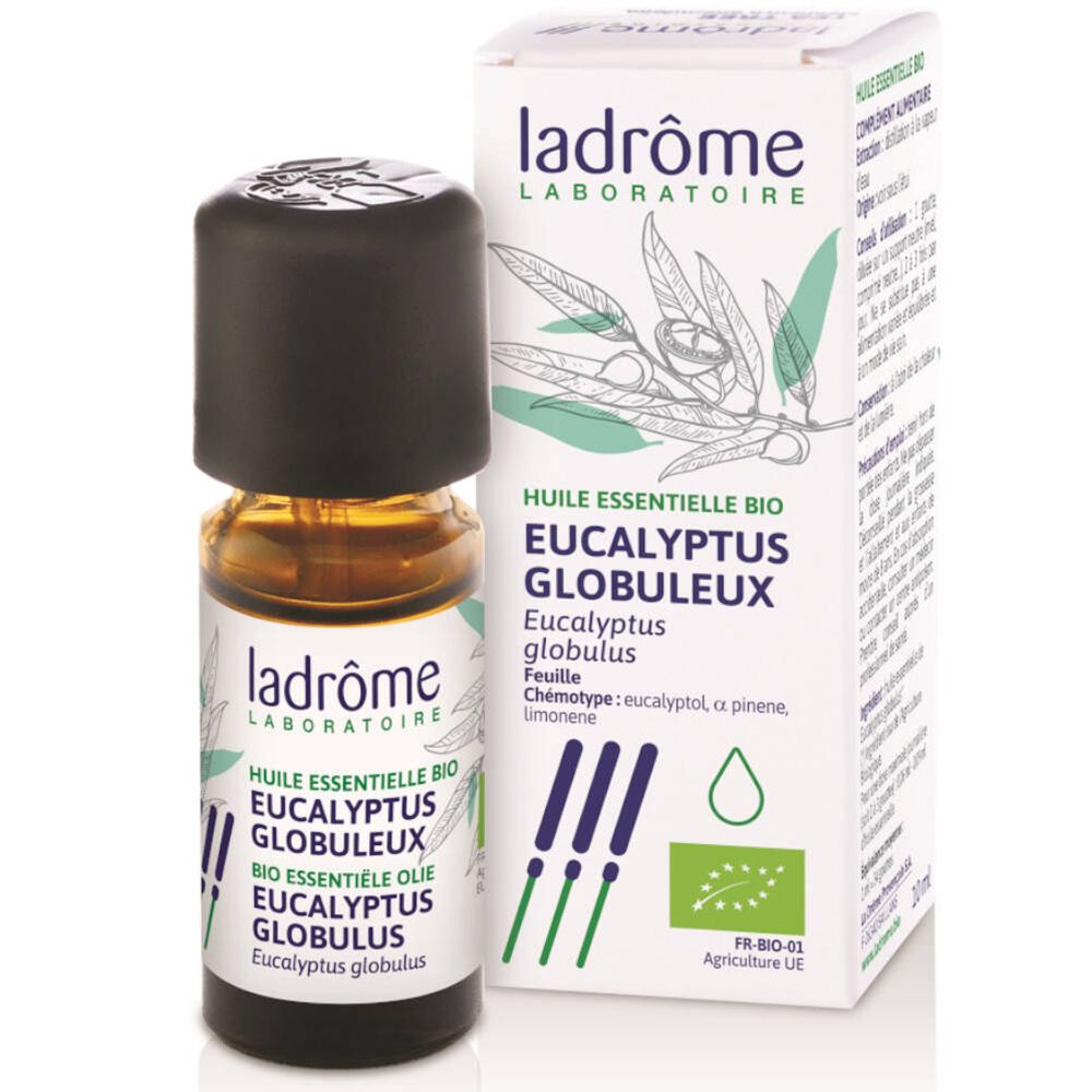 Flacon en verre brun et bouchon noir, avec boîte. Inscription: Huile Essentielle Bio Eucalyptus Globuleux. Label bio.