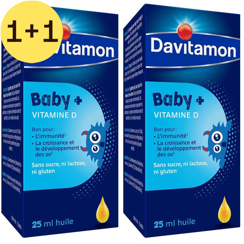 Deux boîtes de Davitamon Baby + Vitamine D. Emballage bleu, cercle jaune avec '1+1'. Inscription: Baby + Vitamine D, 25 ml.