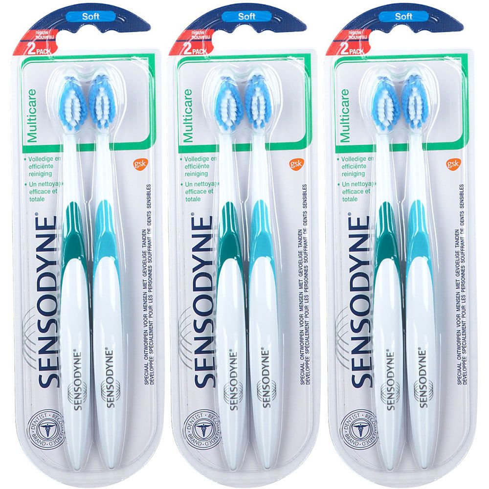 Trois brosses à dents Sensodyne Multicare en emballage blister. Soies bleues, manches blancs et turquoise. Indication "Soft".