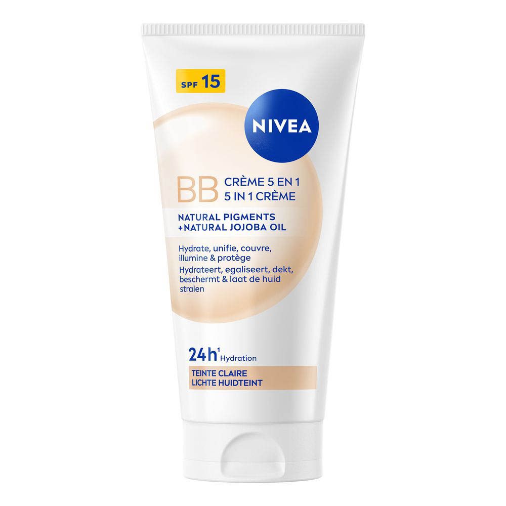 Arrière d'un tube de crème BB NIVEA avec description d'application et ingrédients.